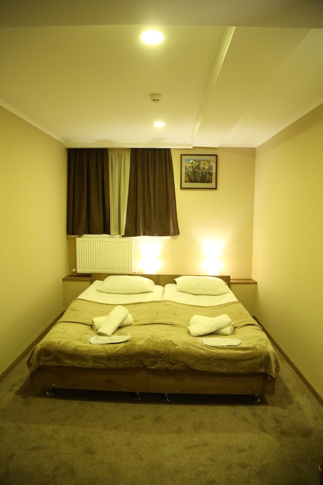 Hotel Reverence 11/35
