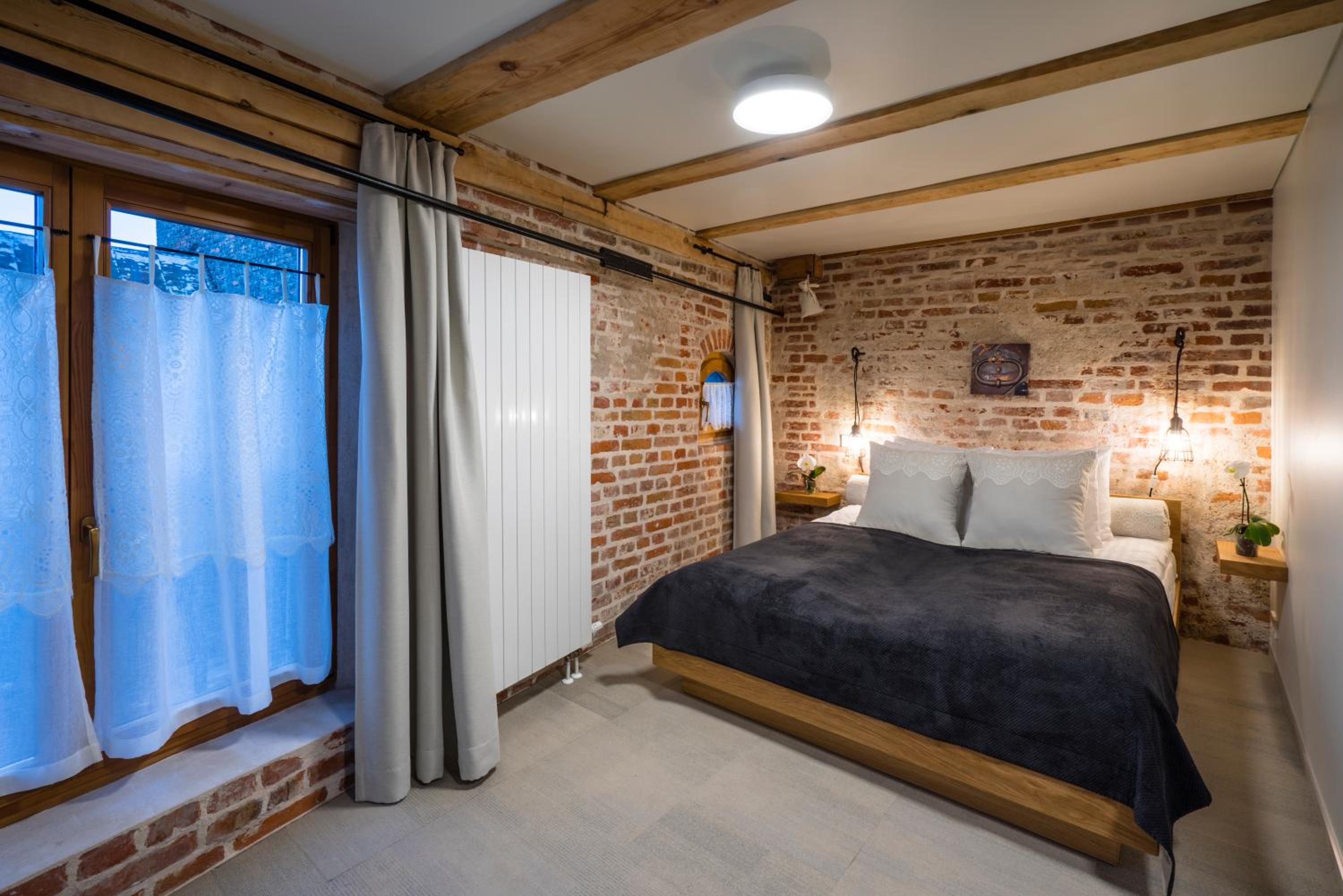 Heritage, Queen Bed