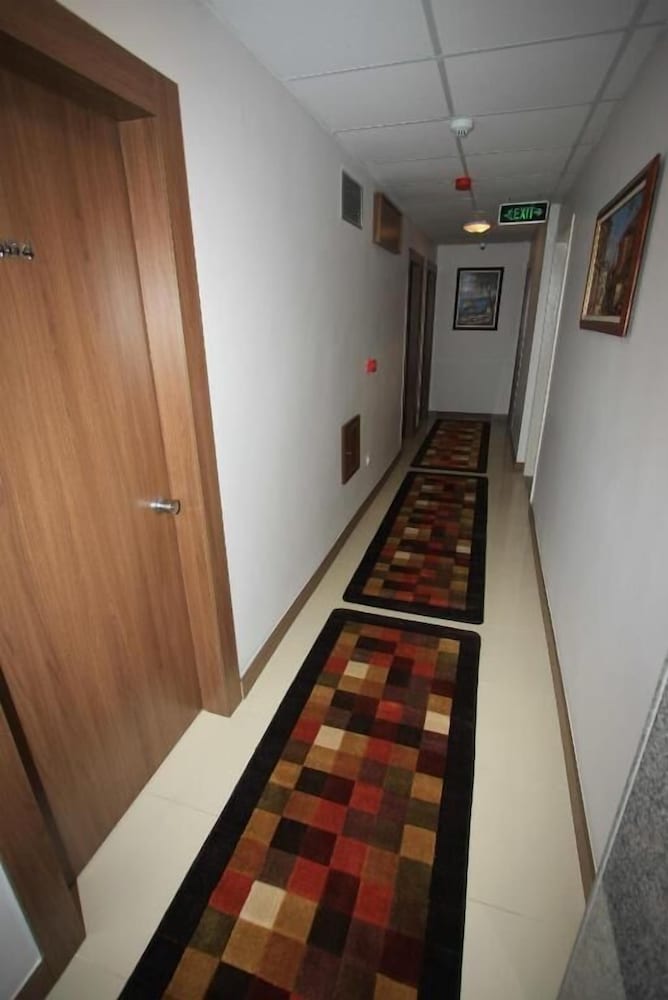 My Rose Hotel 22/44