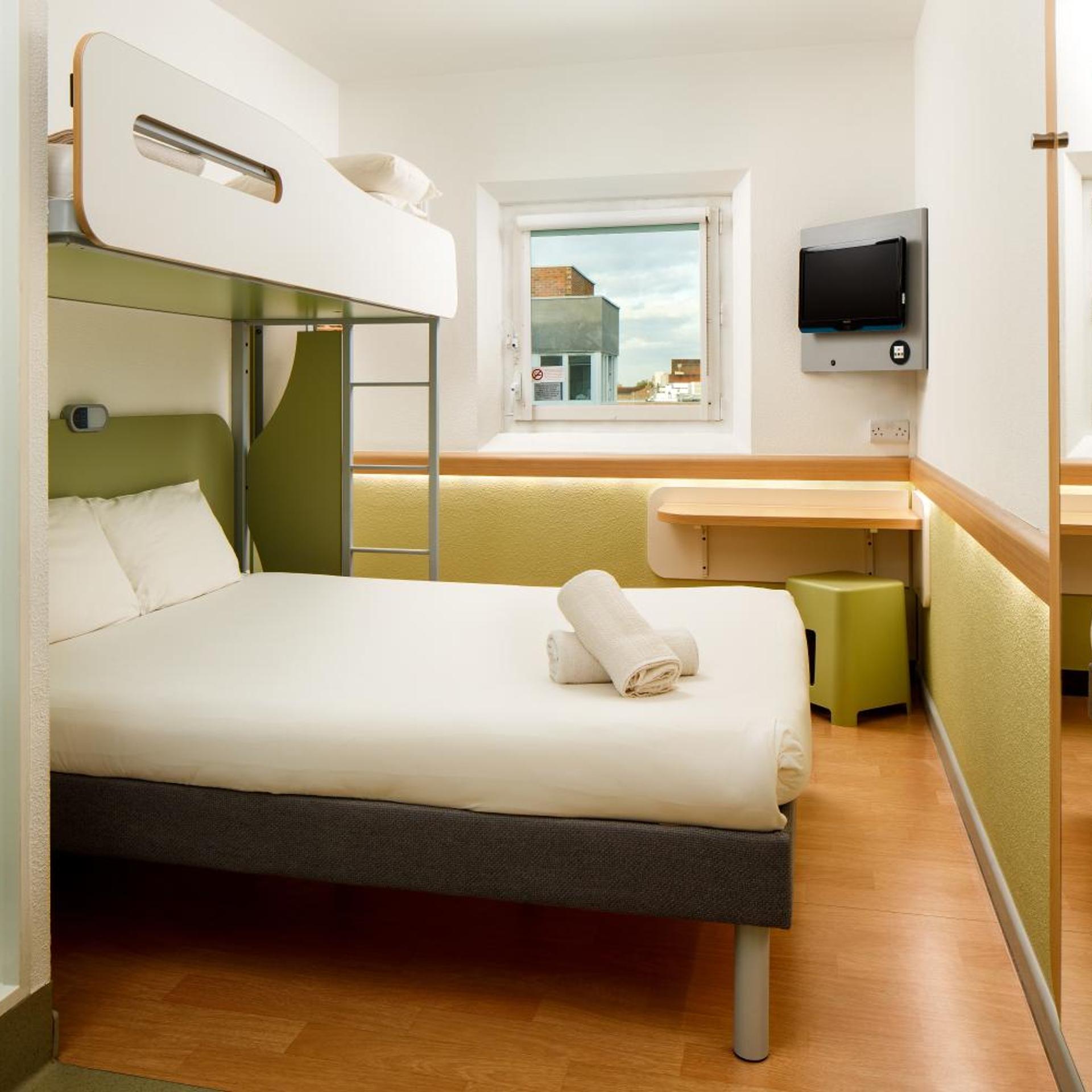 Room, Triple