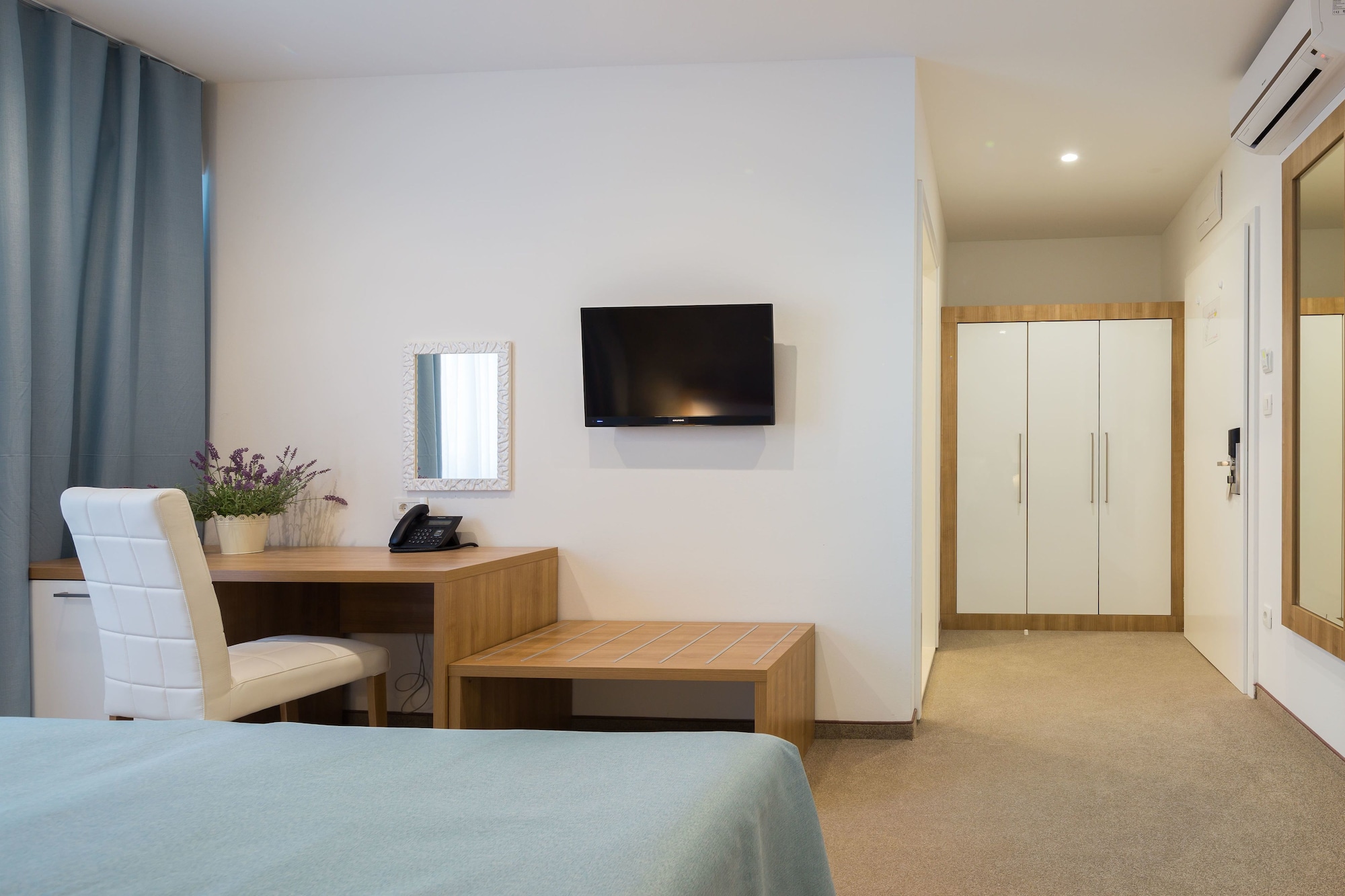COMFORT, TRIPLE, 3 BEDS