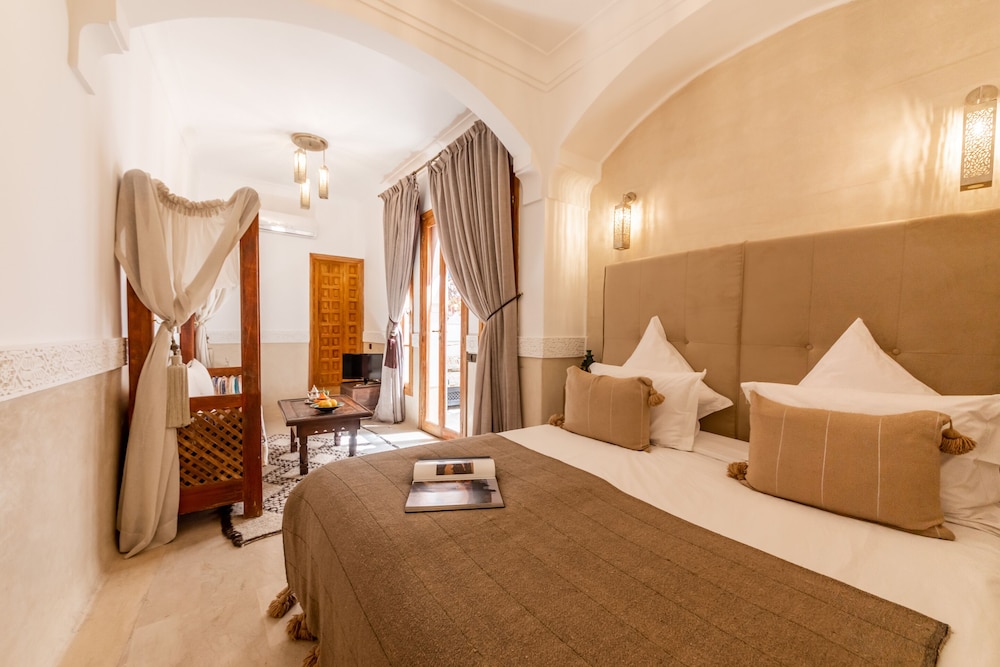 Riad Tahili 12/50