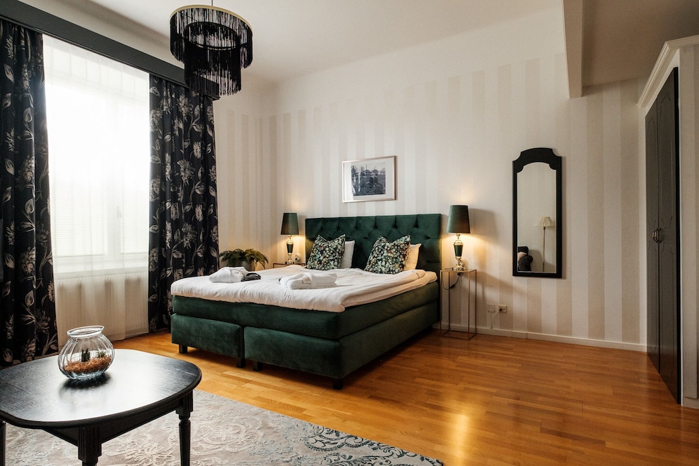 Badhotellet 7/50