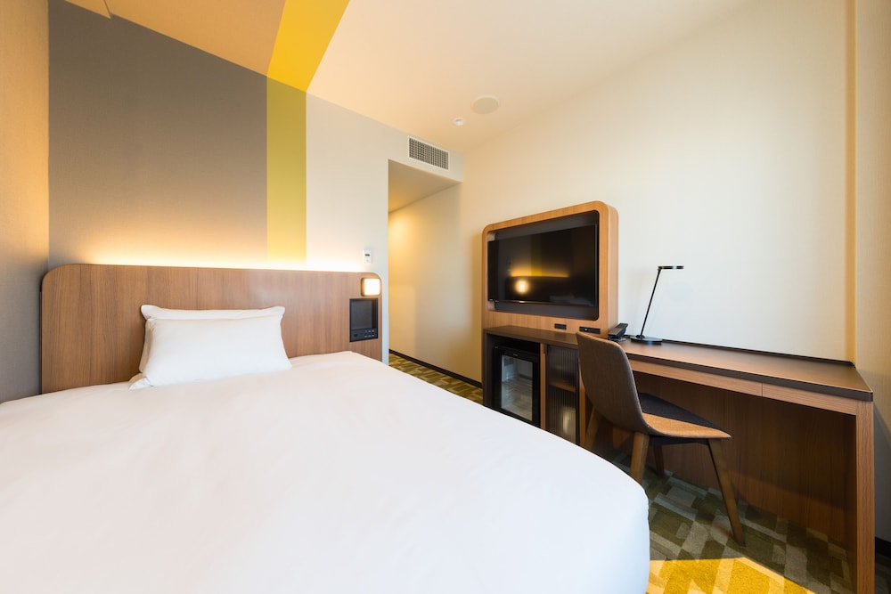 ROOM, SINGLE