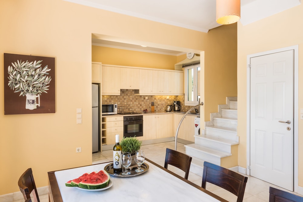 DAPHNIS VILLAS 38/60