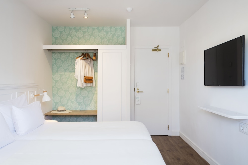 The 15th Boutique Hotel 6/49