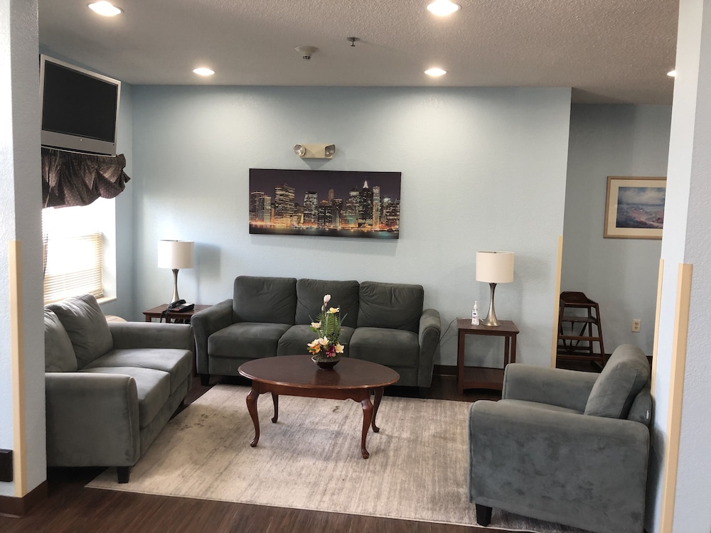Red Lion Inn & Suites Elk Grove Village, IL 24/42