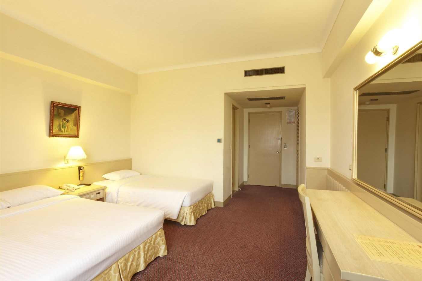 STANDARD, QUADRUPLE, 2 DOUBLE BEDS