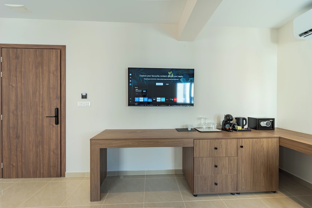 Philia Center Suites 65/73