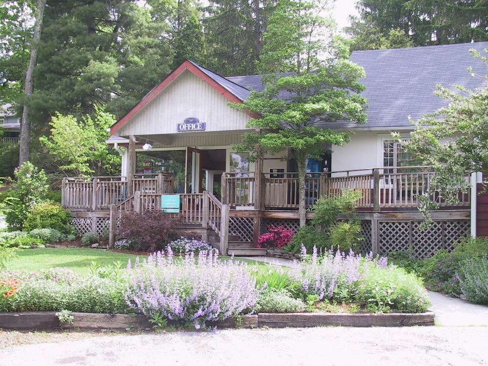 Highland Lake Inn & Resort 1/77
