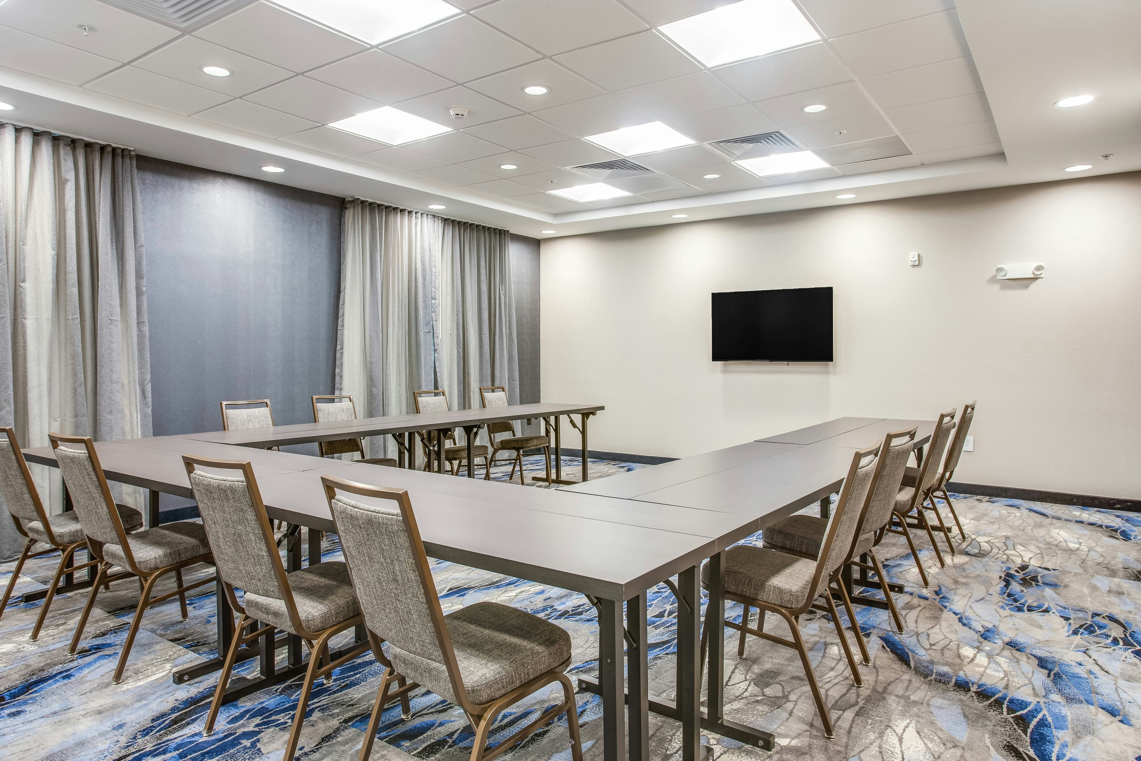 Fairfield Inn & Suites by Marriott Rolla 42/46