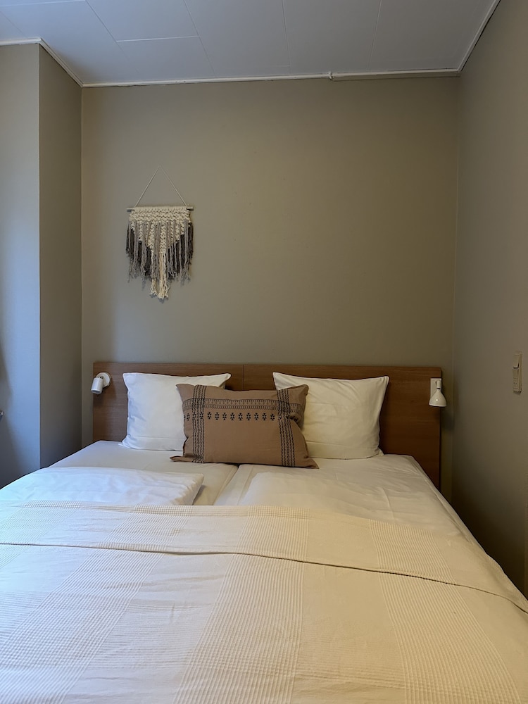 ROOM, SINGLE, DOUBLE BED, SMALL