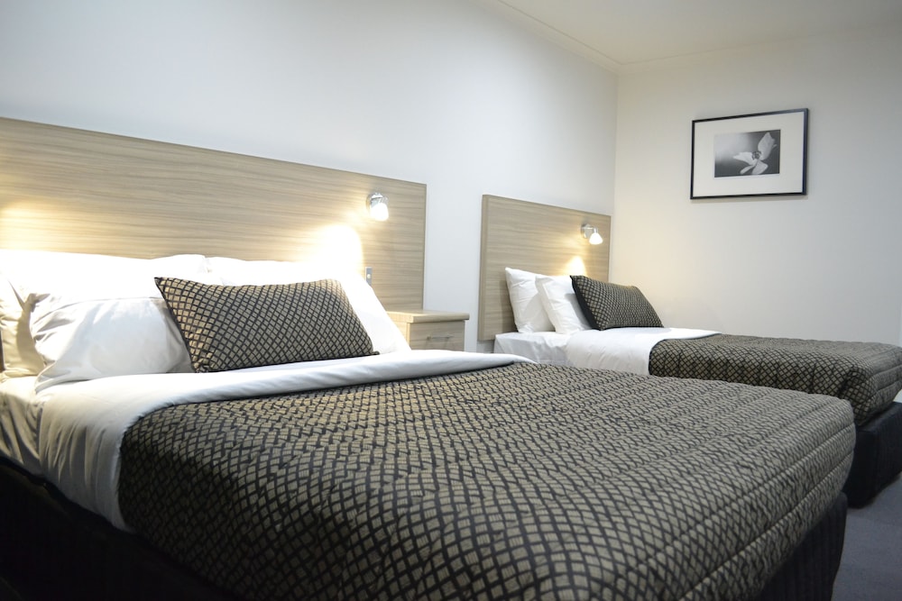 HAMILTON LONSDALE MOTEL 14/58