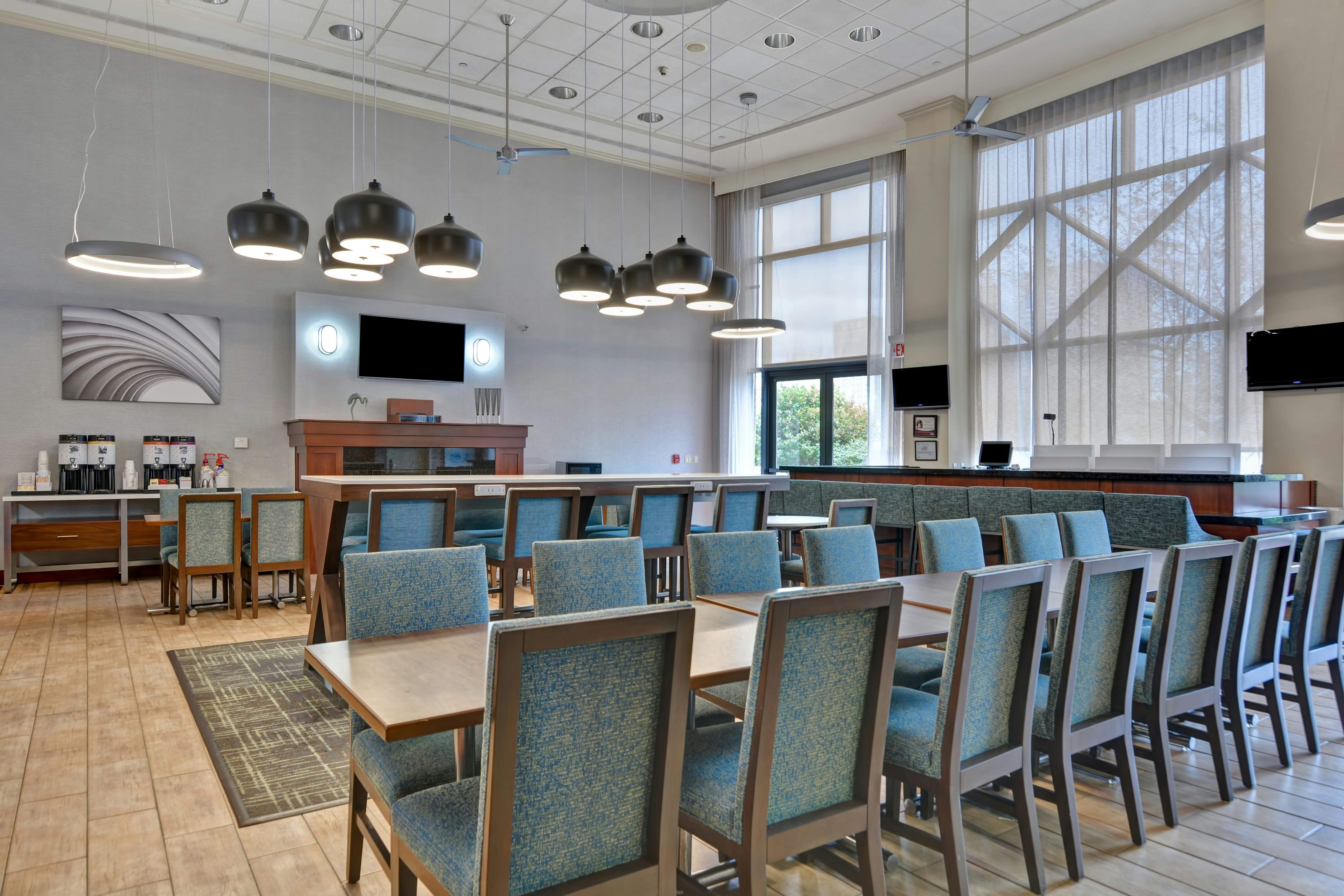 Hampton Inn Suites Newark Harrison Riverwalk 33/60