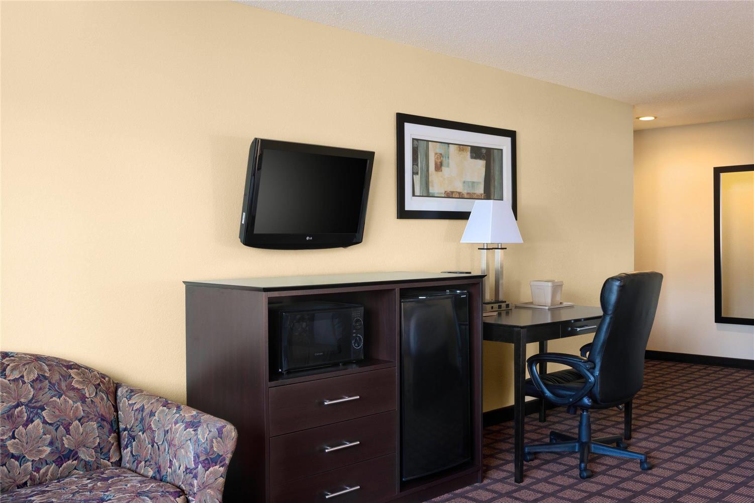 Super 8 by Wyndham Whitewater WI 11/14