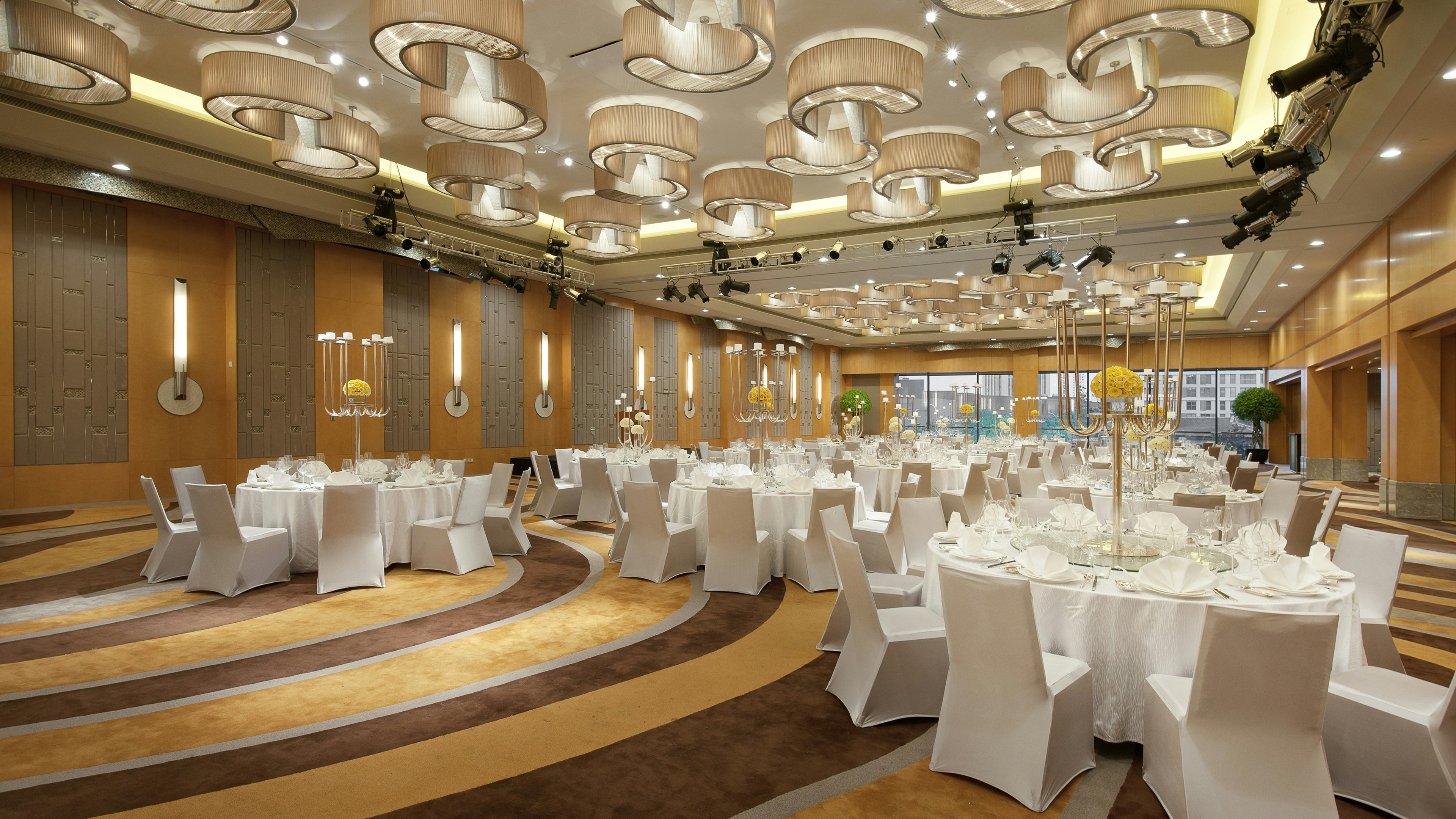 Intercontinental Shanghai Expo Hotel 36/48