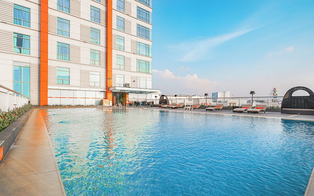HARRIS Hotel & Conventions Bekasi 44/47