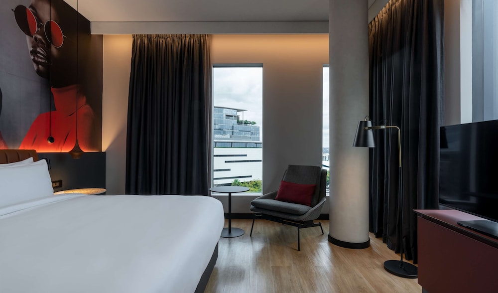 Radisson RED Hotel, Johannesburg Rosebank 24/75