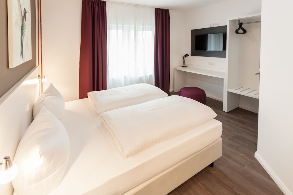 Centro Hotel West 14/46