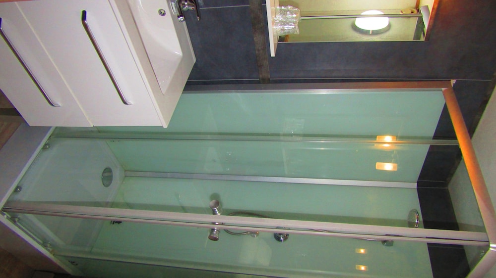 Aix Hotel 47/50