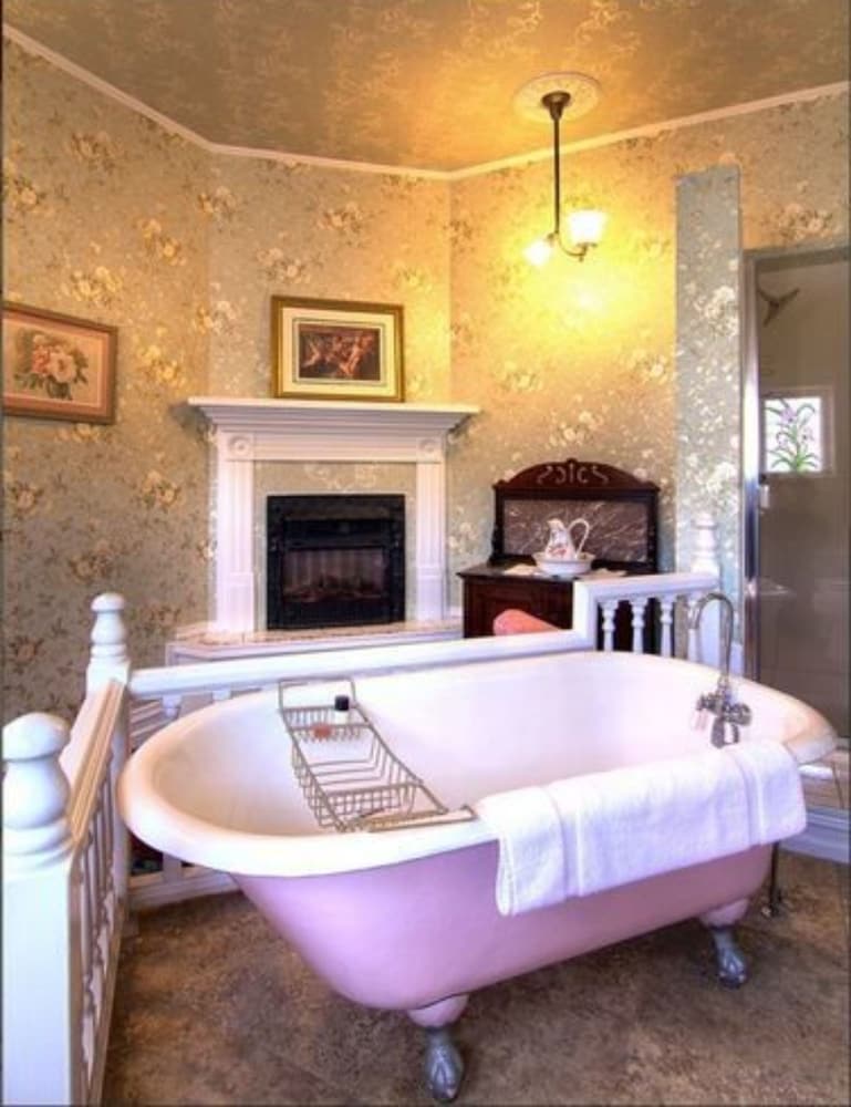 Gingerbread Mansion Inn 25/73