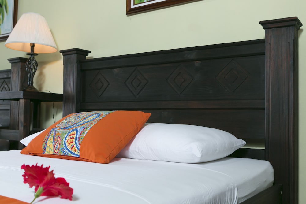 La Isla Inn Hotel 12/52