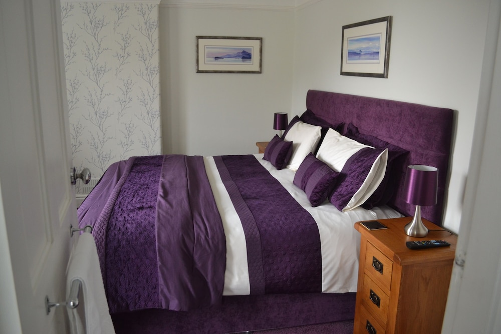 COED-Y-FRON GUEST HOUSE 5/30