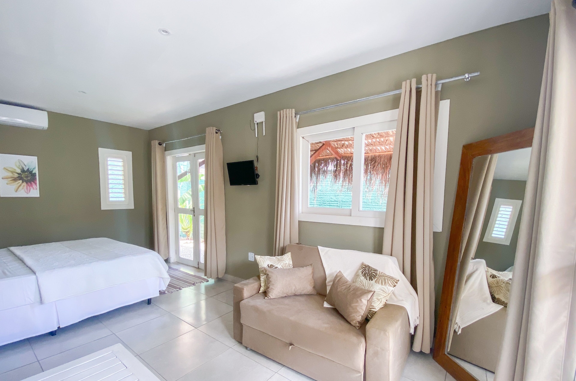 Senior, Cabin, Queen Bed, Sofa