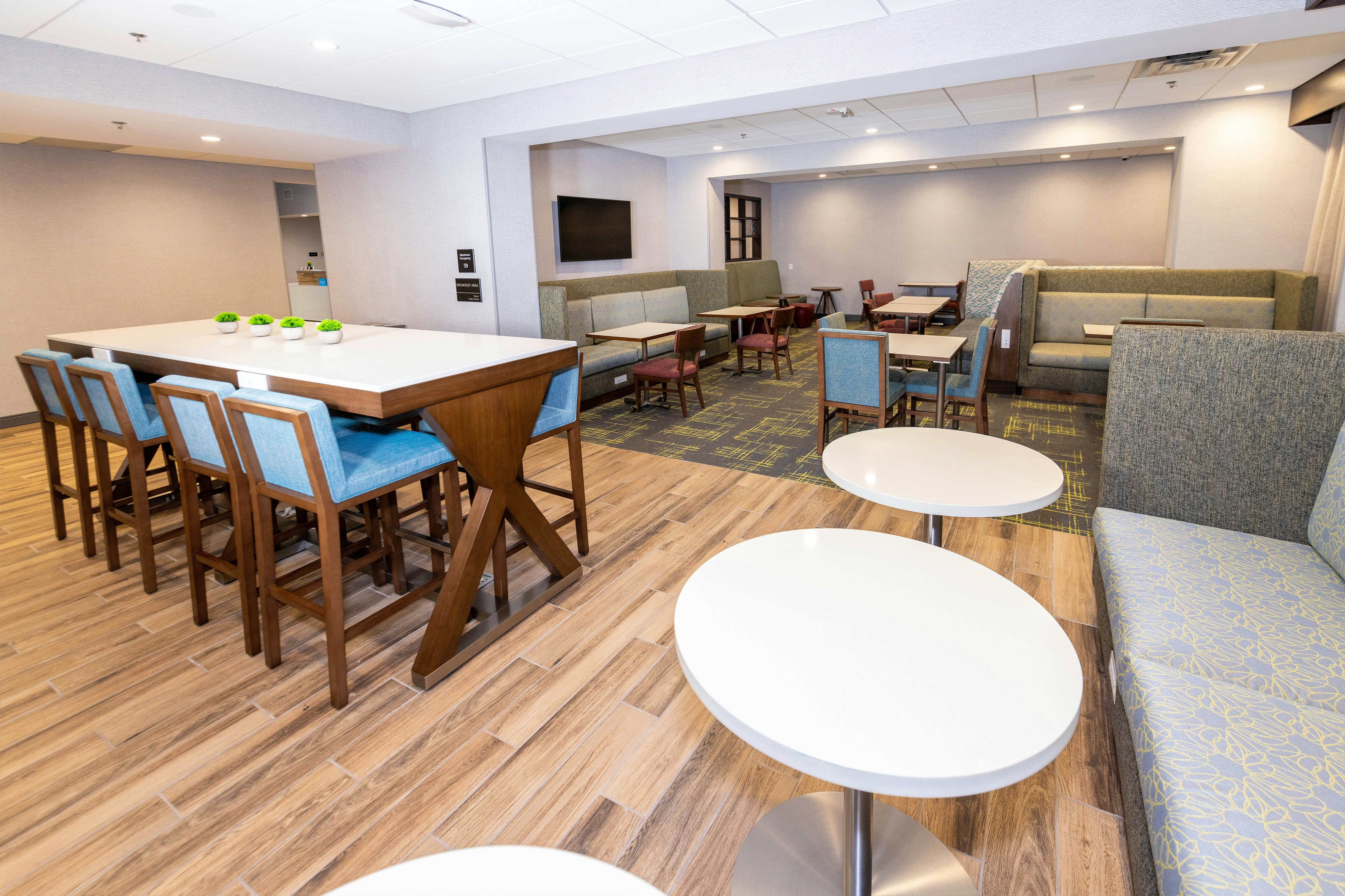 Hampton Inn Selma Ca 37/58