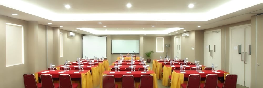 DRAGON INN KEMAYORAN 16/17