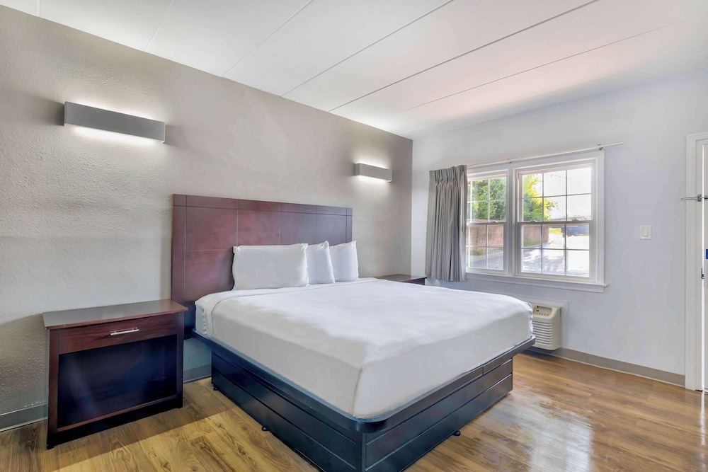 Motel6 Falls Church, VA - Arlington Boulevard 4/25