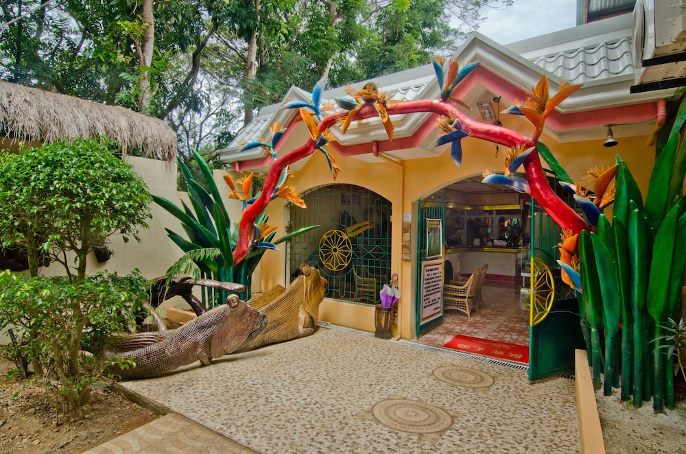 Deep Forest Garden Hotel 71/80