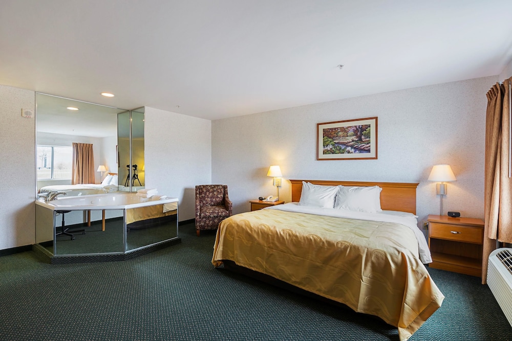 Quality Inn & Suites Belmont - Platteville 19/44