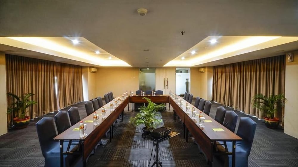 Whiz Hotel Pemuda Semarang 24/44