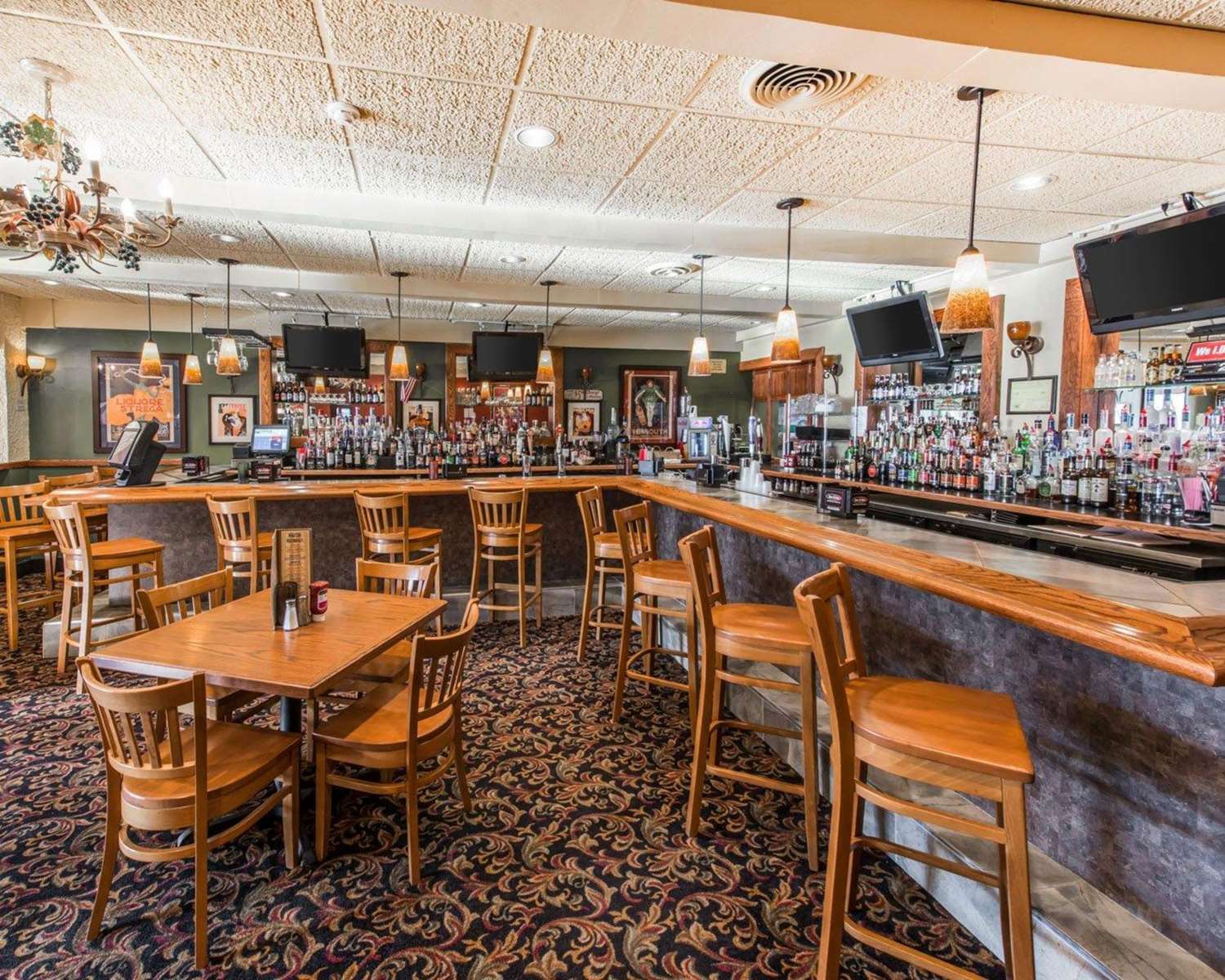Quality Inn & Suites Erie near Casino 22/32