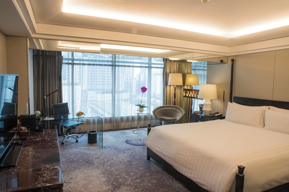 DELUXE, KING BED, BUNDARAN HI VIEW