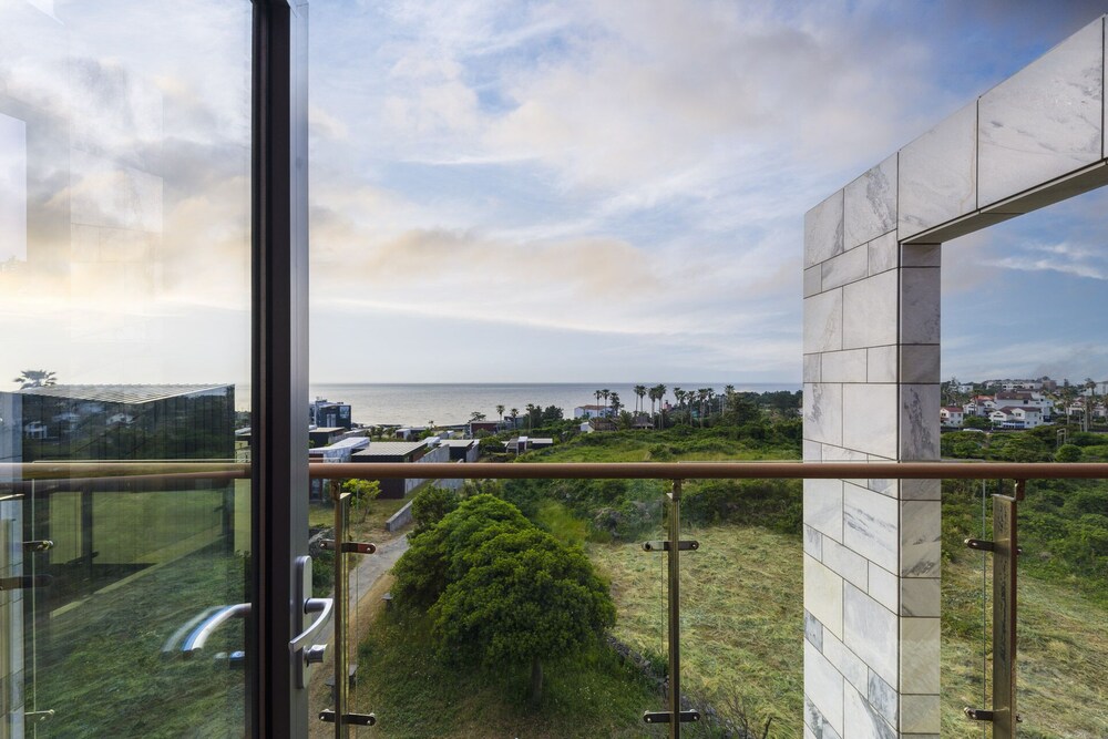 Stanford Hotel and Resort Jeju 30/37