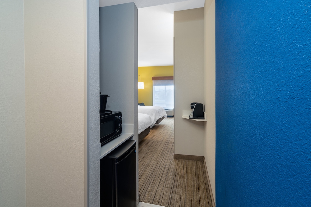 Holiday Inn Express Hotel Suites Talladega 18/34