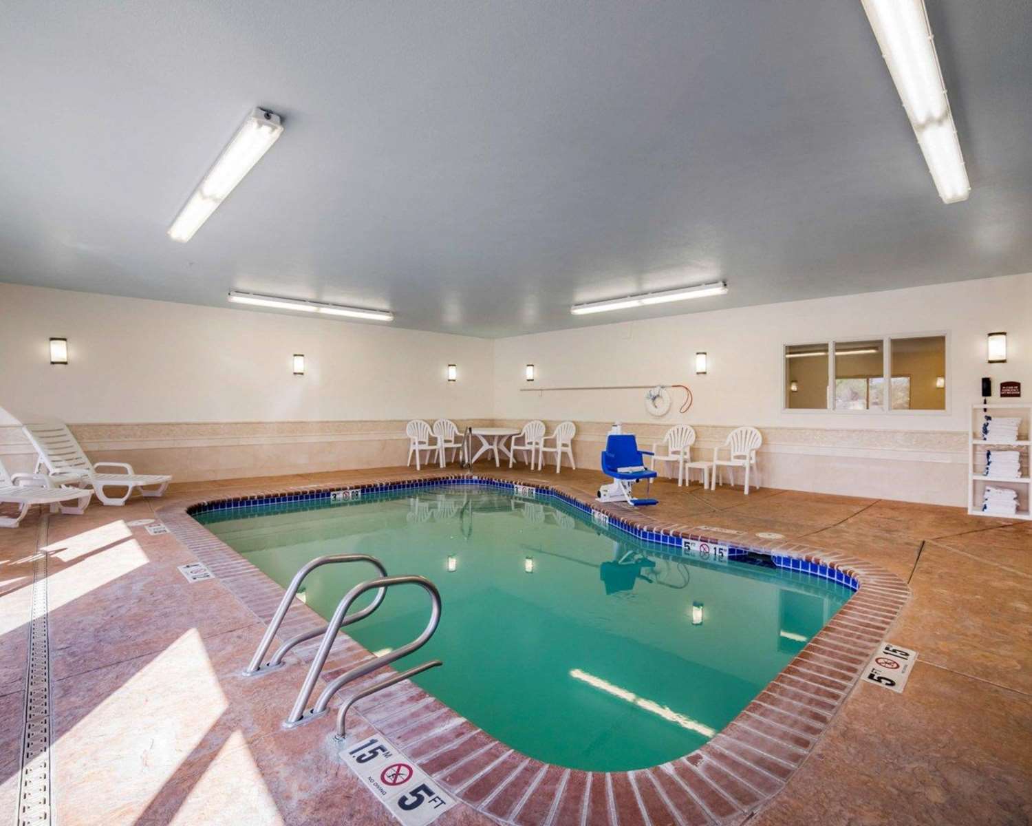 Comfort Suites Fernley 15/34