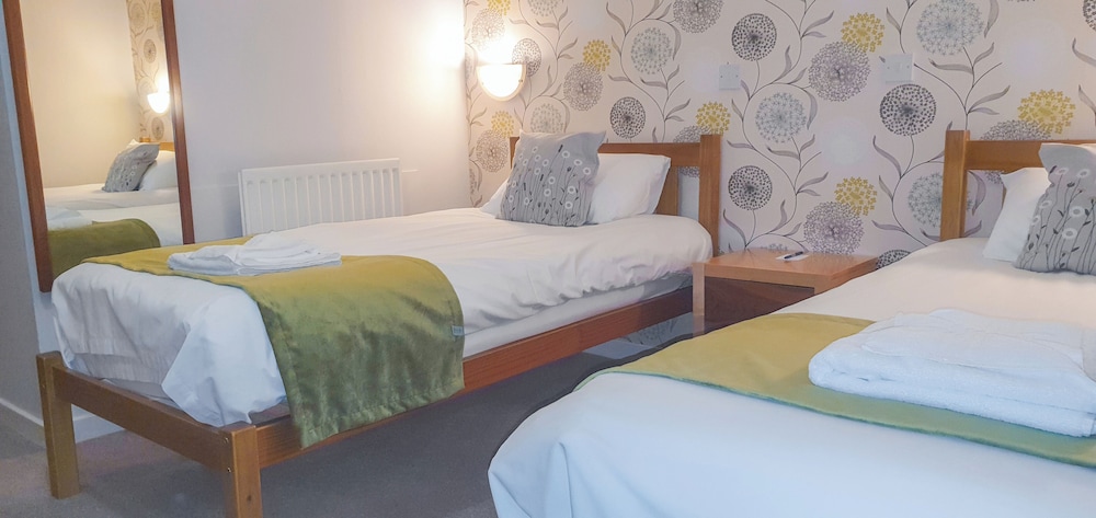 Superior, Twin Beds, Brae Hotel 6/10