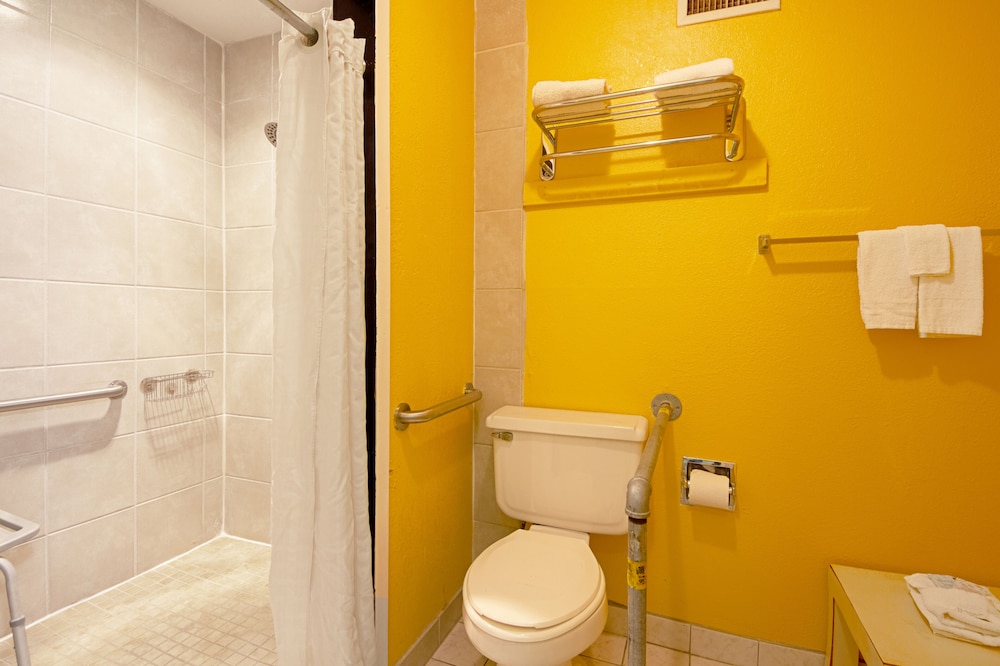 Economy Inn Suites 32/44
