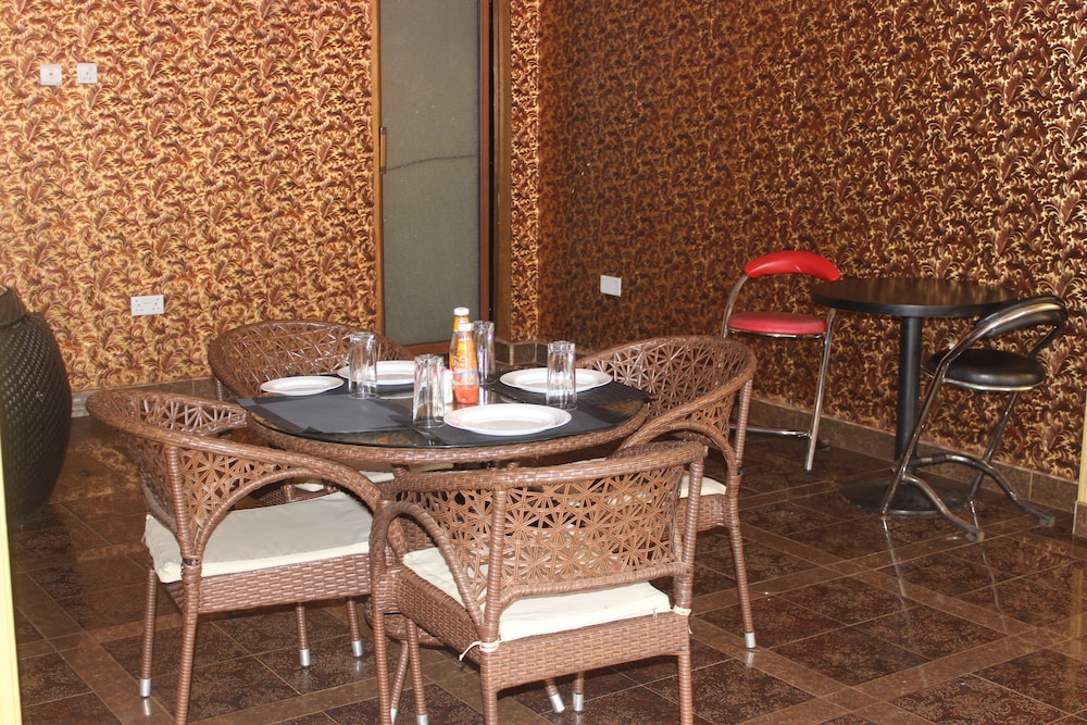 Sal's Boutique Hotel 27/35