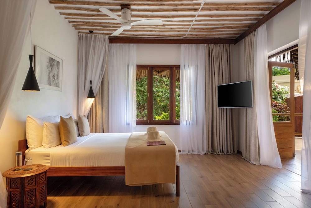 غرفة بسرير مزدوج بإطلالة على الحديقة بشرفة بغرفة نوم واحدة، Zanzibar White Sand Luxury Villas Spa 5/10