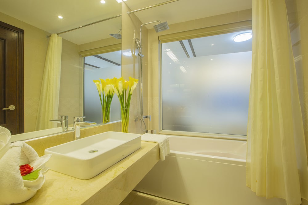 Westlake Hotel & Resort Vinh Phuc 48/50