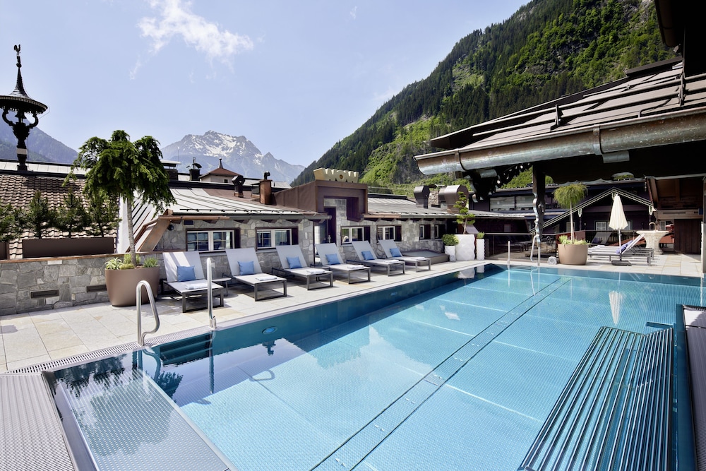 Hotel Neue Post 44/75
