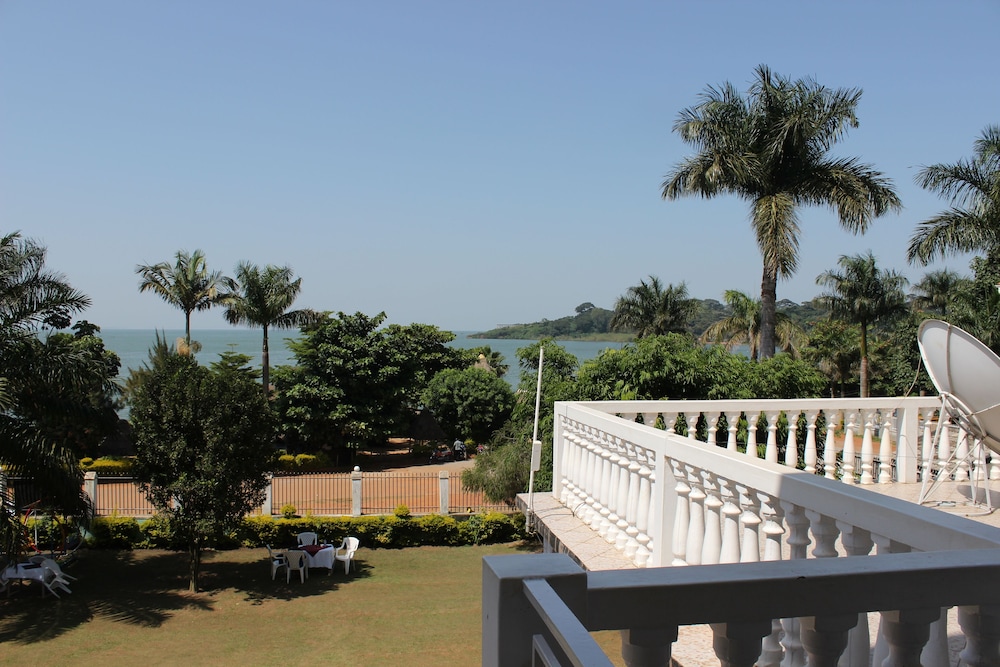 Anderita Beach Hotel 27/29