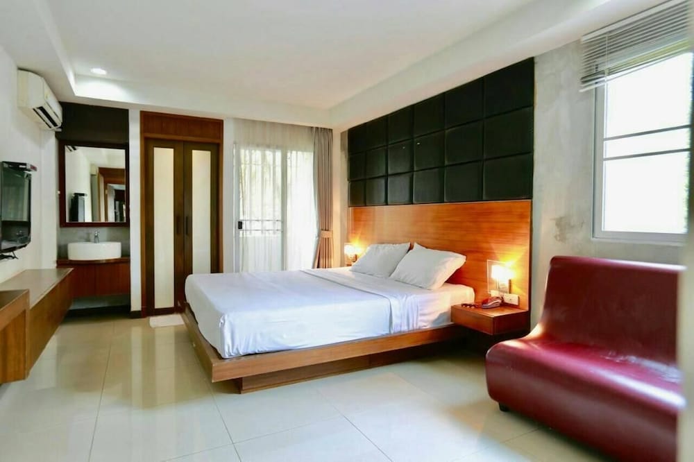 Collection O The Bangkok Cha Cha Suite 23/56