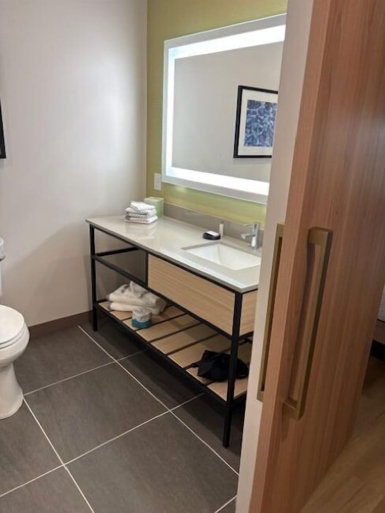 غرفة قياسية بسريرين كوين، Cambria Hotel Euless - DFW Airport South 8/8