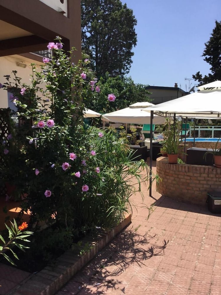 Villa Delle Rondini 37/50