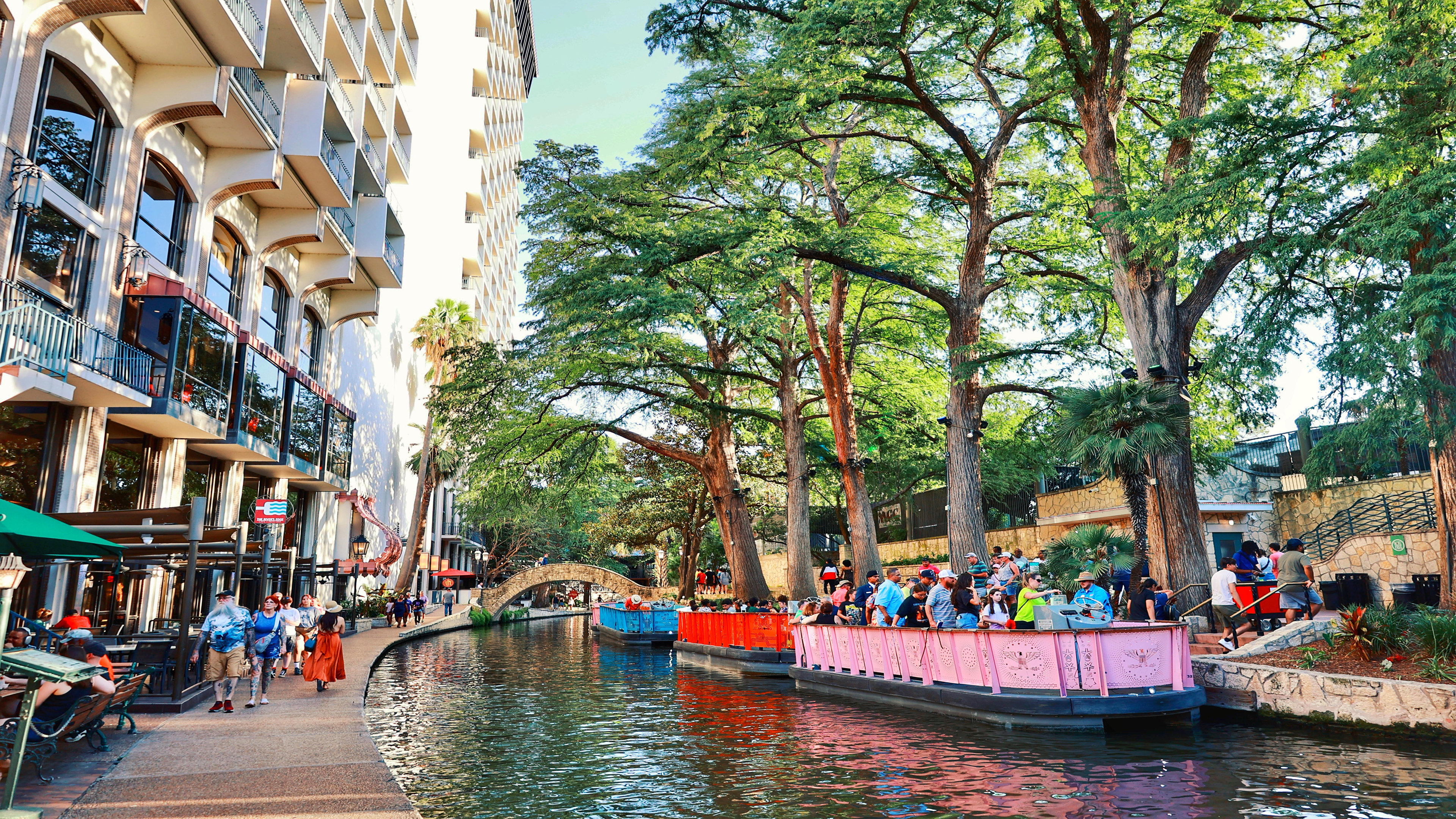 Holiday Inn Express & Suites San Antonio Rivercenter Area, an IHG Hotel 45/50